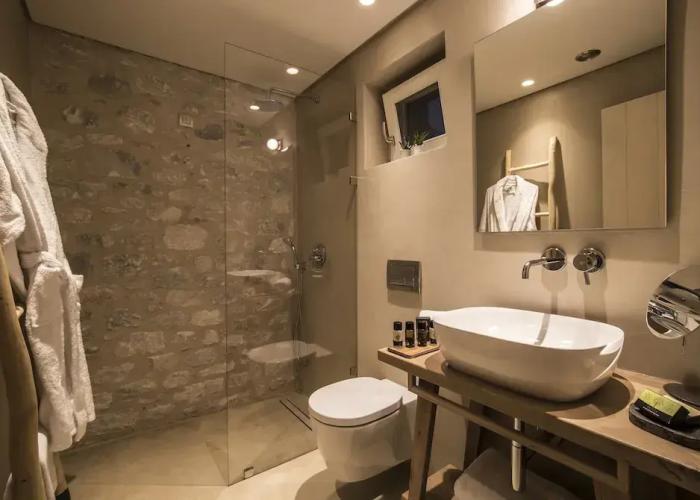 Bassa Maina Villas & Suites