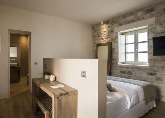 Bassa Maina Villas & Suites