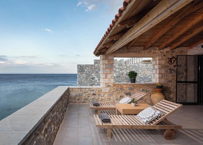 K Waterfront Residence In Mani