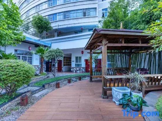 Qujing Yishi Yihe Hotel (Cuifeng Road, Qilin District)