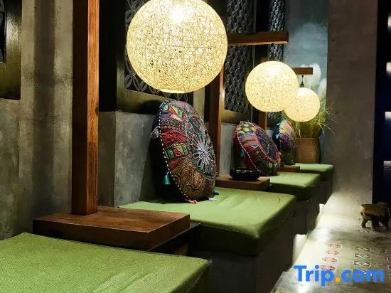 Yixunli Theme Hotel