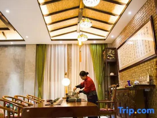 Yixunli Theme Hotel