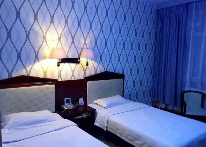Manzhouli Crown Inn