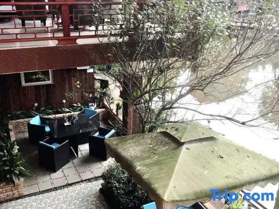 Guqiao Hualang Hostel