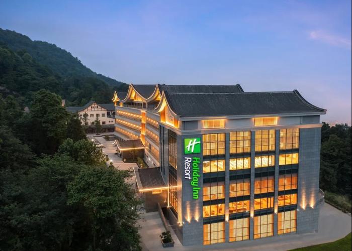 Holiday Inn Resort Mengding Mountain by IHG