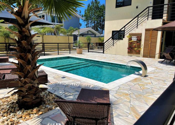 Casa Privativa com Piscina na Ferrugem