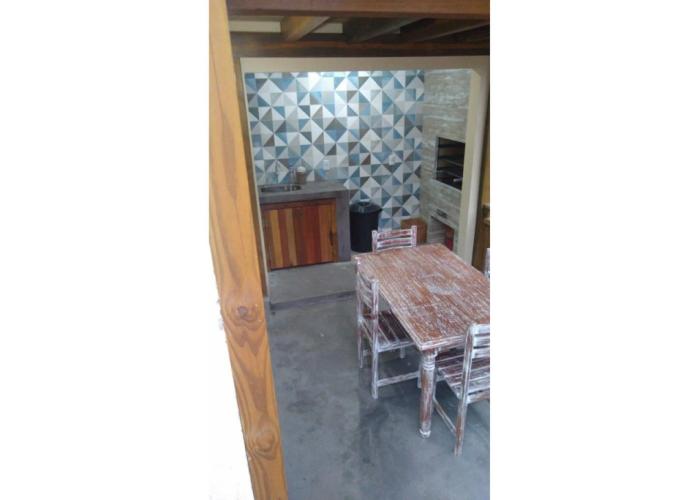 Casa Privativa com Piscina na Ferrugem