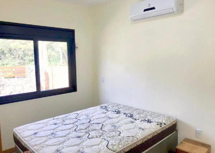 Casa Privativa com Piscina na Ferrugem