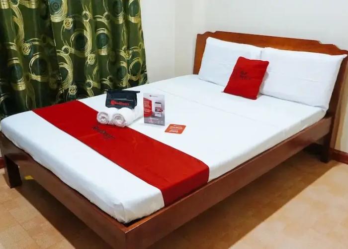 RedDoorz near Talisay District Hospital