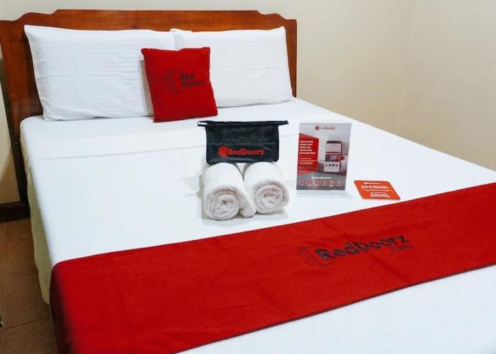 RedDoorz near Talisay District Hospital
