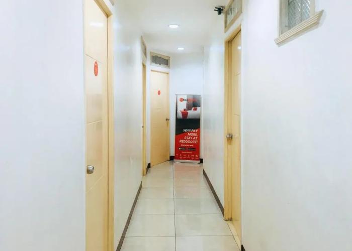 RedDoorz @ El Cuarto SRP Talisay
