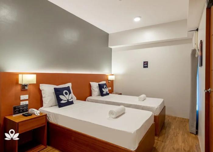 IHotel Uptown BGC