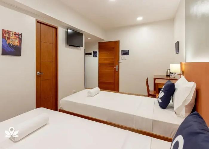 IHotel Uptown BGC