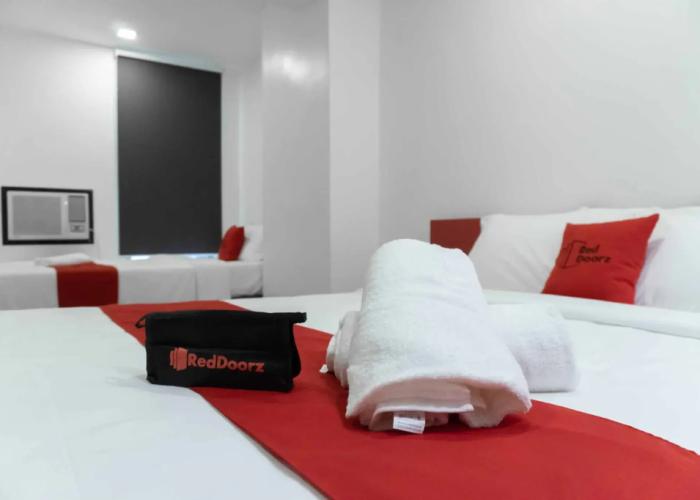 RedDoorz Plus Near Bamboo Organ Las Piñas