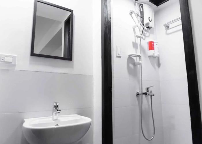 RedDoorz Plus Near Bamboo Organ Las Piñas