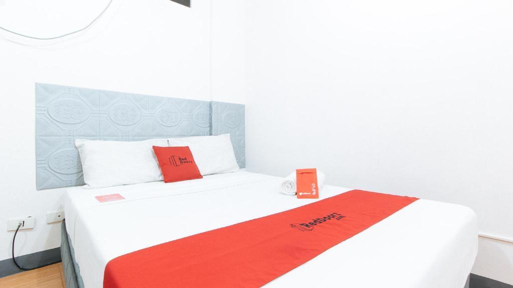 RedDoorz @ CAA Road Las Pinas