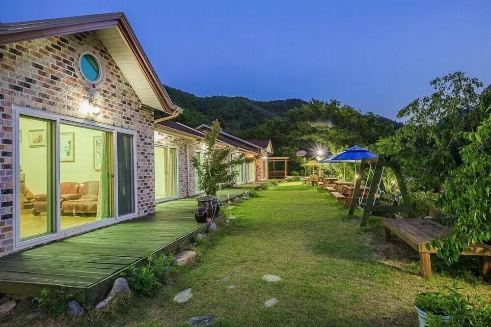 Youngwol Cloud Garden Pension