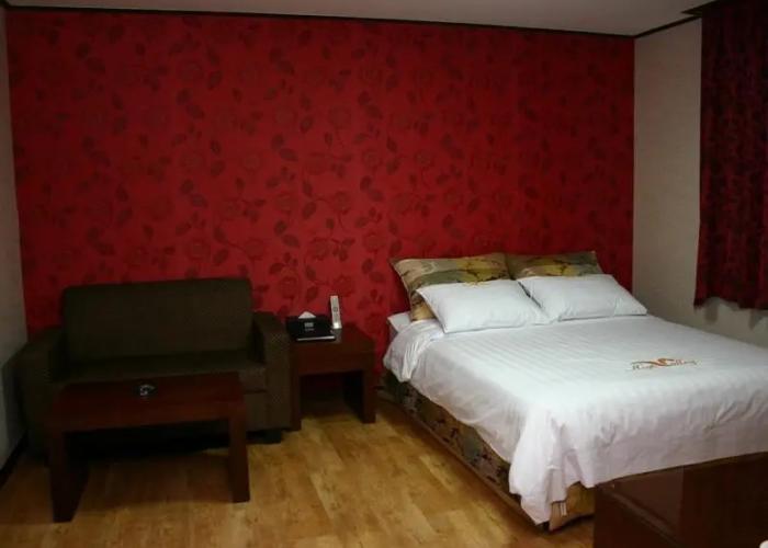 Goodstay HighValley Hotel