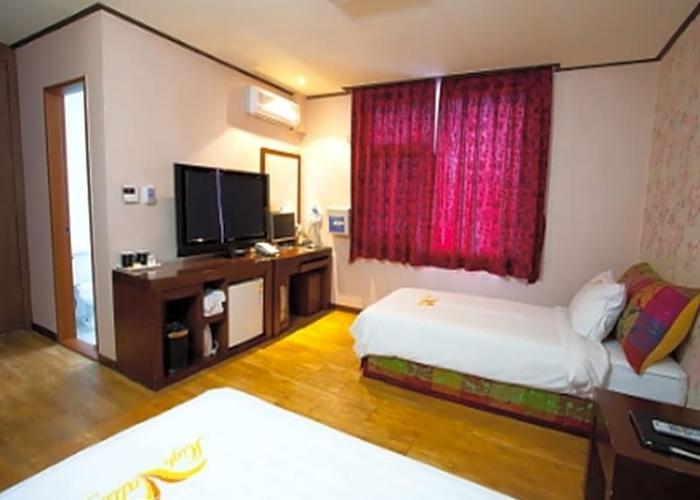 Goodstay HighValley Hotel