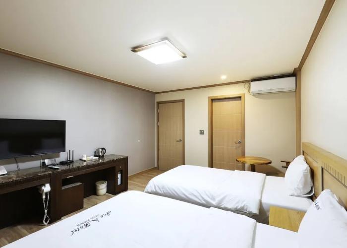 Ace Family Hotel