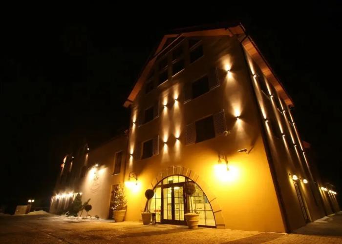 Villa Estera - Hotel & Restauracja