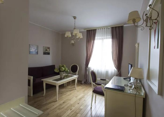 Villa Estera - Hotel & Restauracja