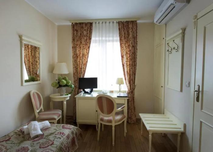 Villa Estera - Hotel & Restauracja
