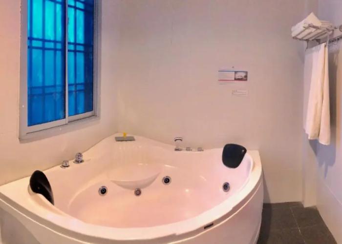Eight Days Boutique Hotel