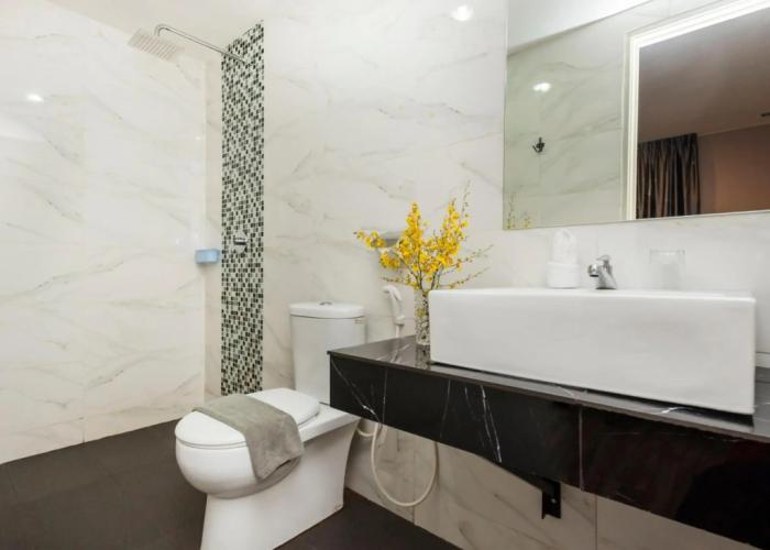 Oyo 490 Dk Hotel
