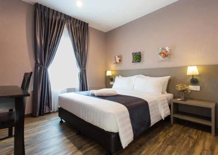 Oyo 490 Dk Hotel
