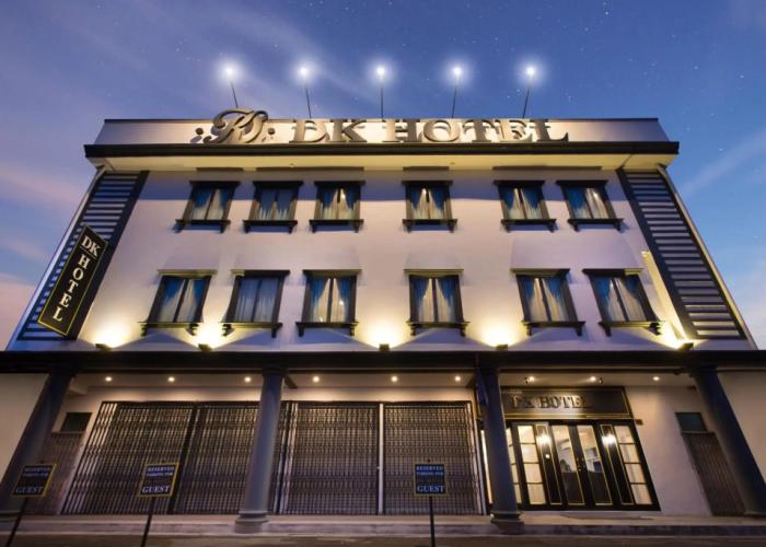 Oyo 490 Dk Hotel