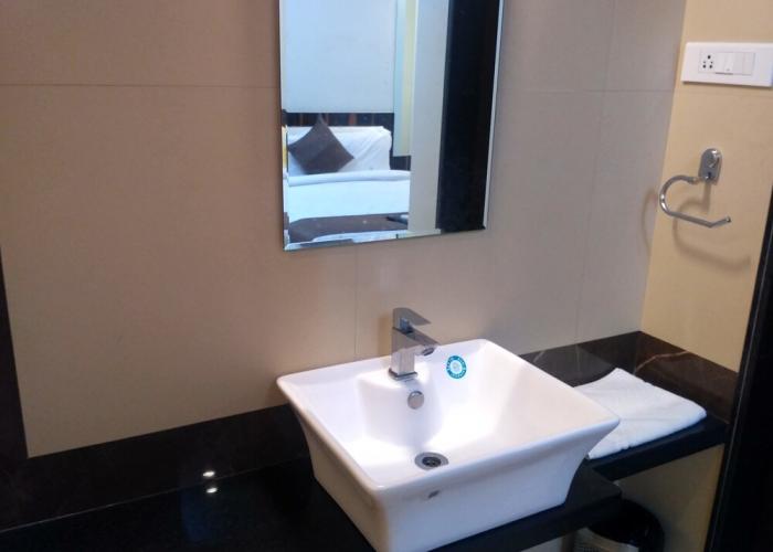Hotel Maval Grand