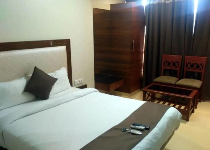 Hotel Maval Grand