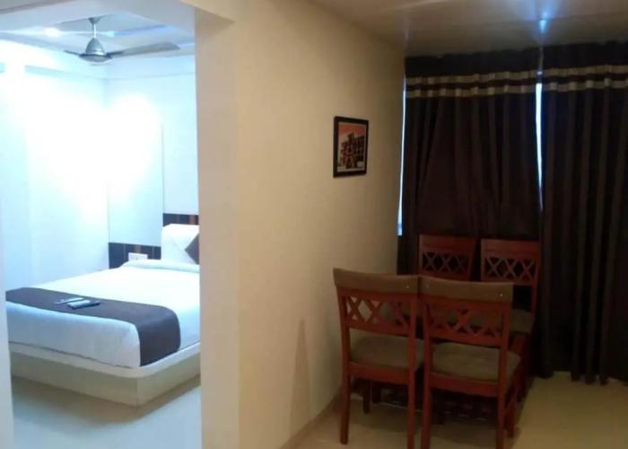 Hotel Maval Grand