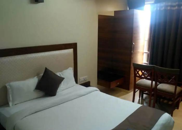 Hotel Maval Grand