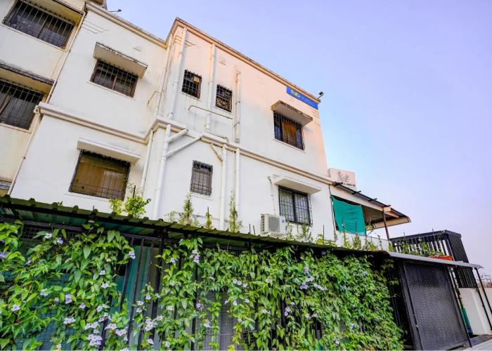 Fabhotel Viva House