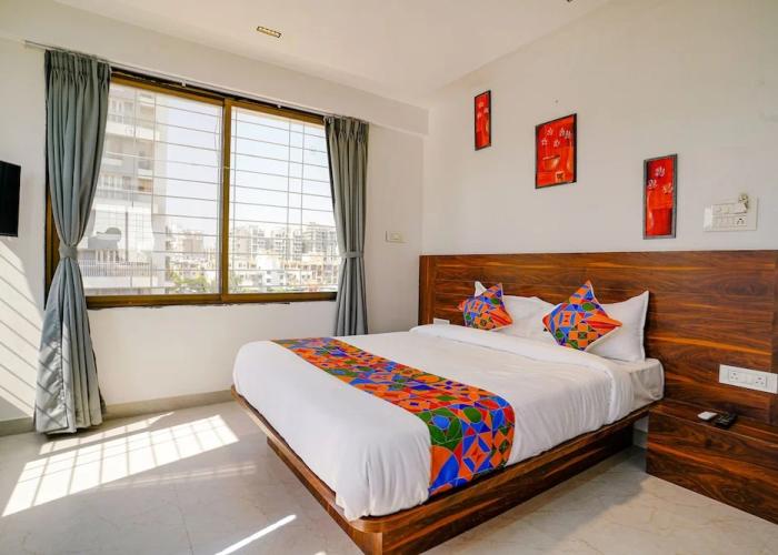 Fabhotel Crystal Inn