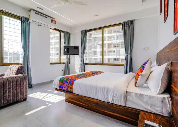 Fabhotel Crystal Inn