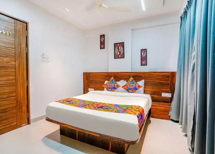 Fabhotel Crystal Inn