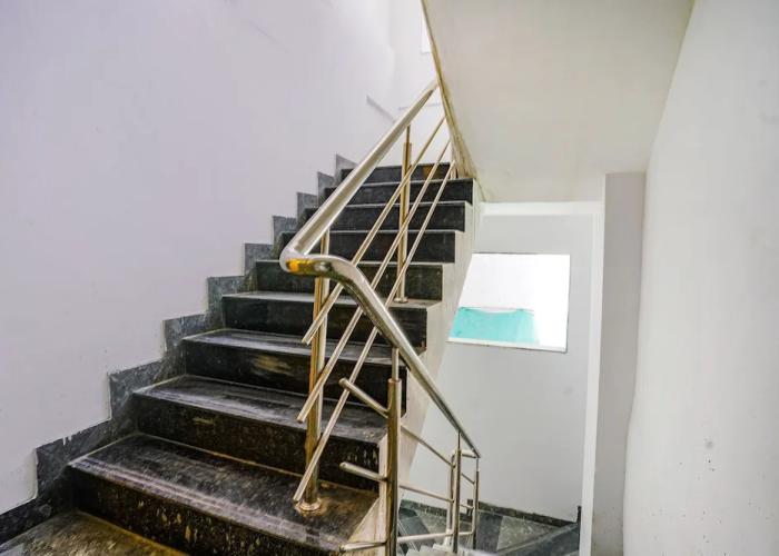 Fabhotel Crystal Inn
