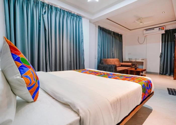 Fabhotel Crystal Inn