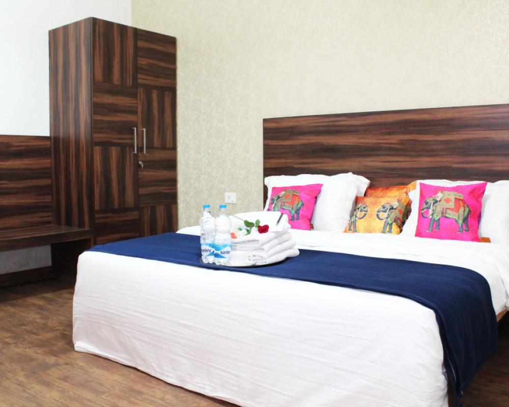 фото Adhunik Hotel Behror