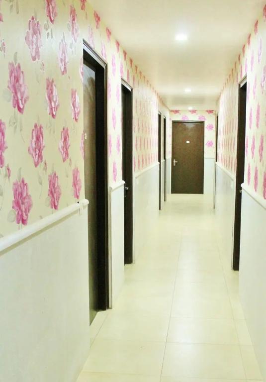 фото Adhunik Hotel Behror
