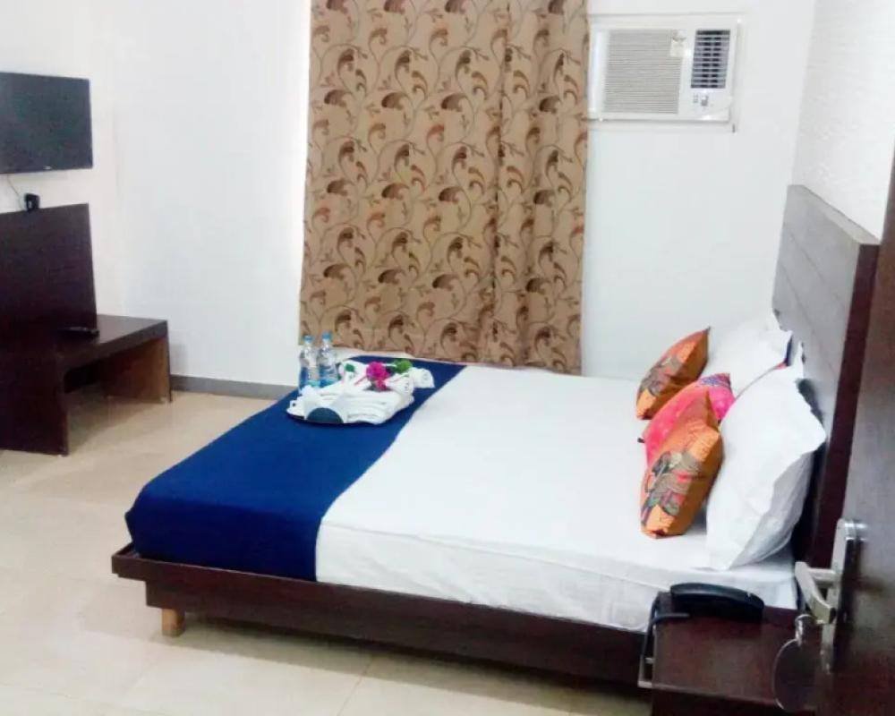 фото Adhunik Hotel Behror