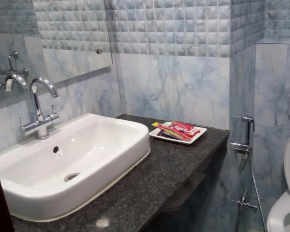 фото Adhunik Hotel Behror