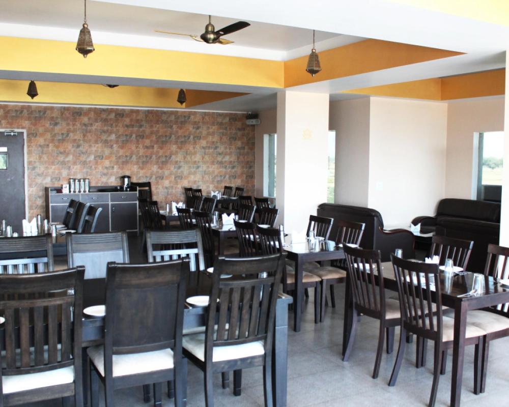 фото Adhunik Hotel Behror