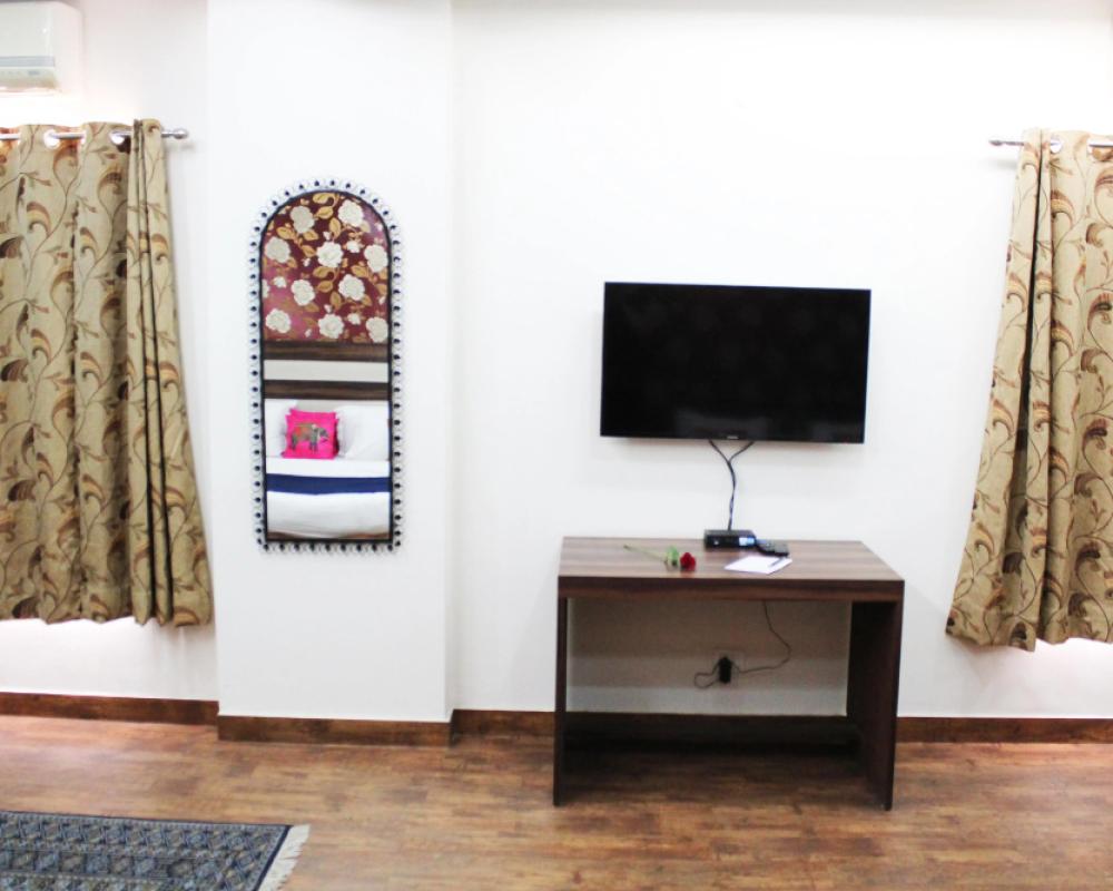 фото Adhunik Hotel Behror