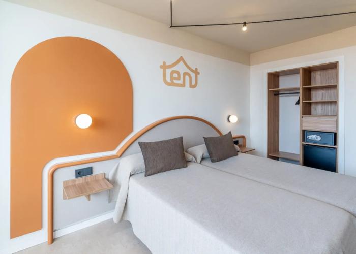 tent Arenal