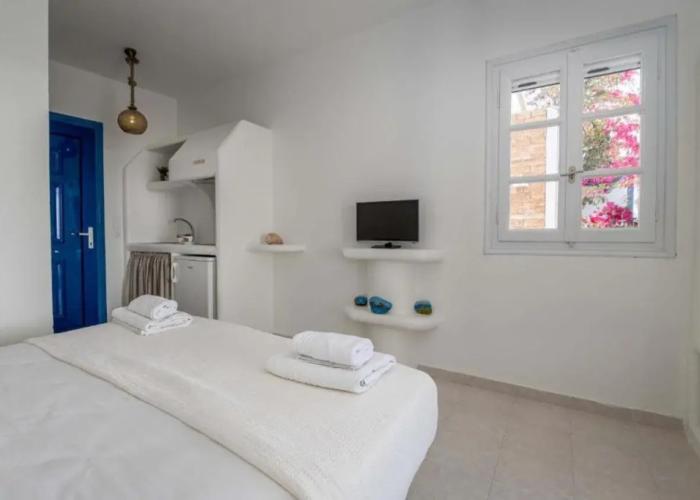 Manolis Studios