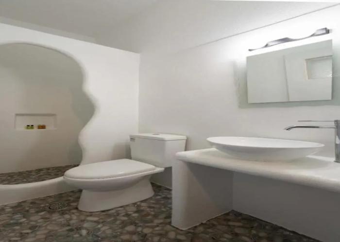 Manolis Studios